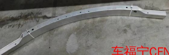 عارضة ممتص الصدمات الأمامية السوداء العالمية لسيارة Tesla Model S 2021